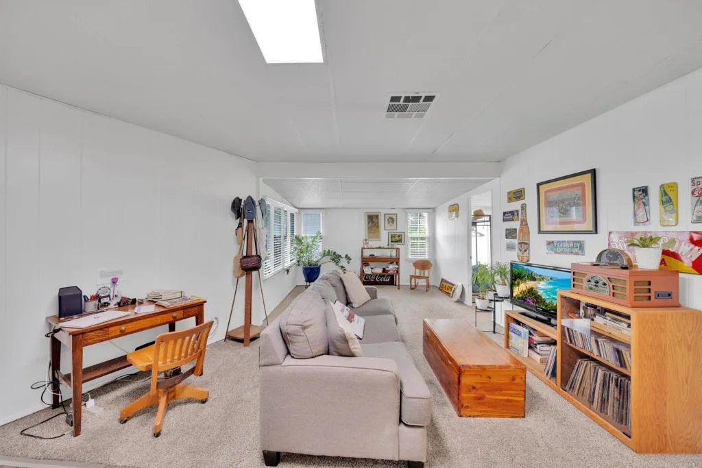 https://cdn.realtyfeed.com/cdn/127/306561341/dc6c5fcee2d94d4c16b02ba1d0b1a954.webp