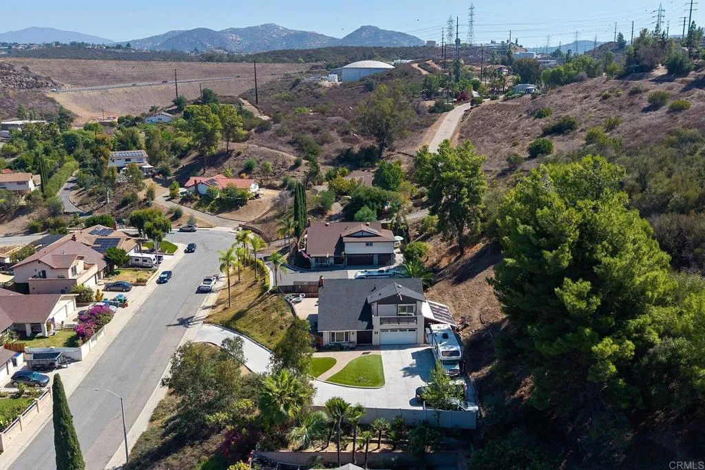 https://cdn.realtyfeed.com/cdn/127/306561417/14c9ece24bfe664ffb52dd9126659101.webp