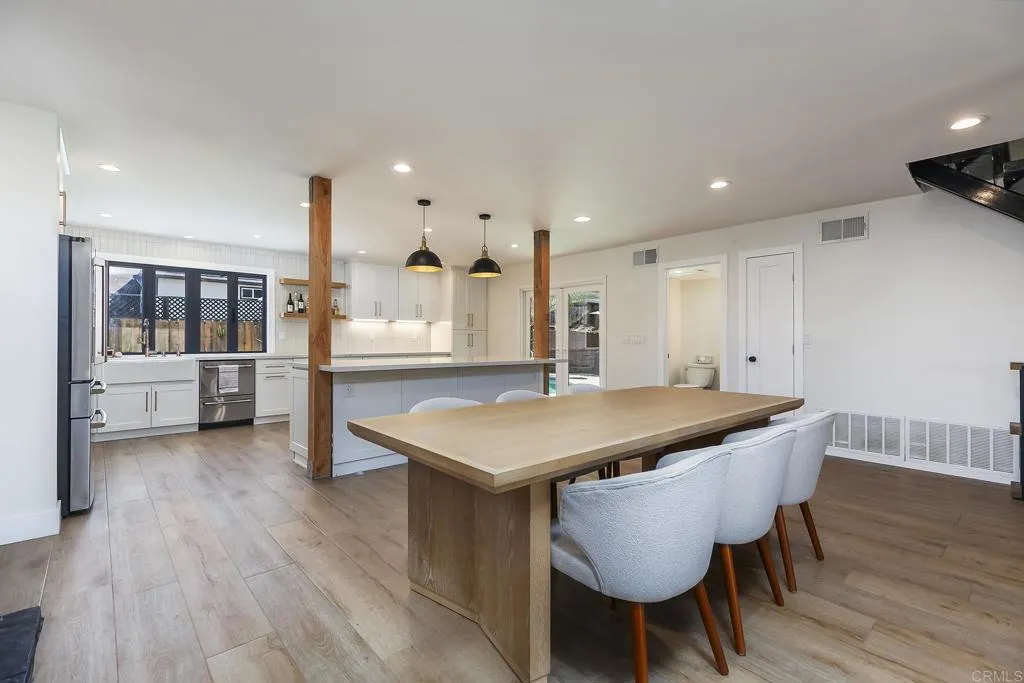 https://cdn.realtyfeed.com/cdn/127/306561417/81f2fd9e9e50b53f76205554ed2f51a4.webp