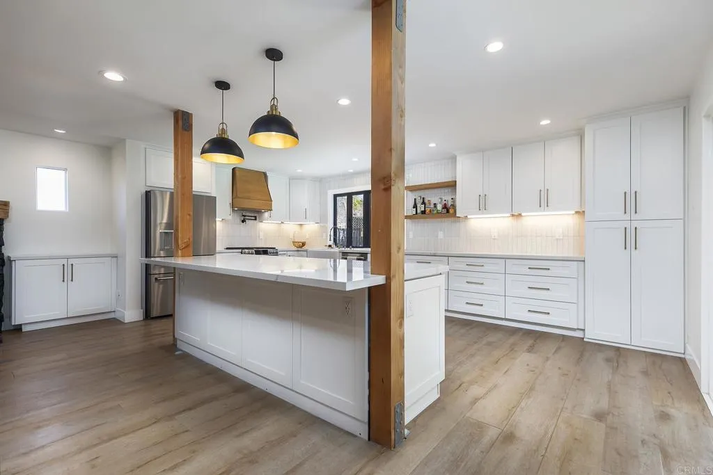 https://cdn.realtyfeed.com/cdn/127/306561417/a9975460e8994afc01f068c37aced884.webp