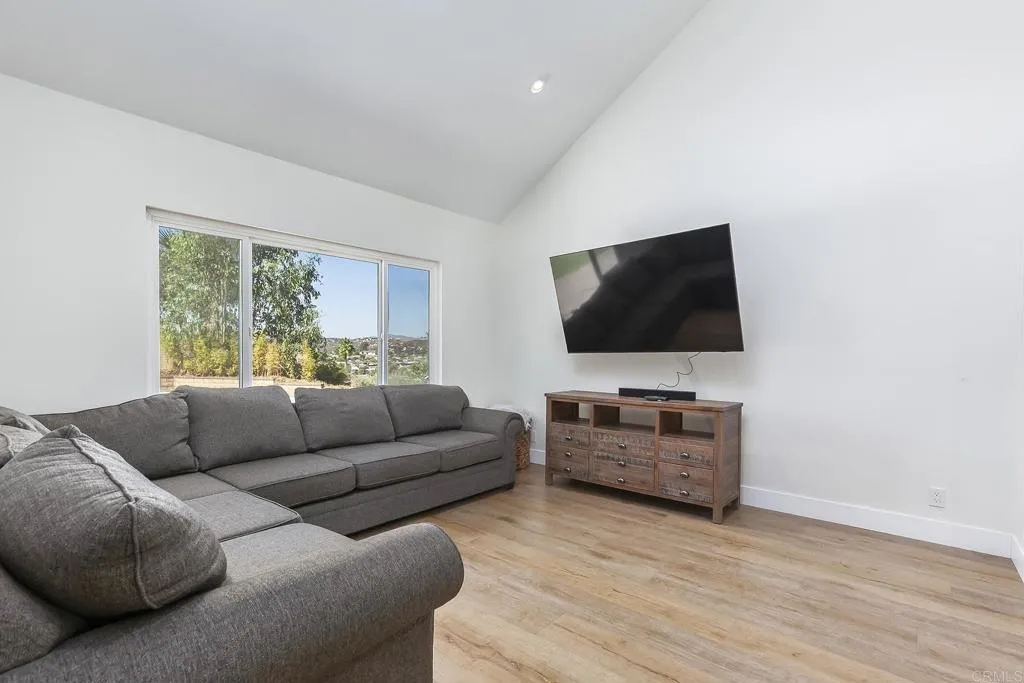 https://cdn.realtyfeed.com/cdn/127/306561417/b83f75bef50655452d45464c3ee6d0d4.webp