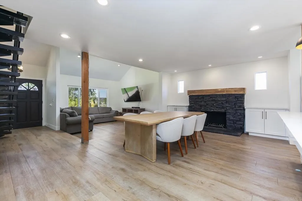 https://cdn.realtyfeed.com/cdn/127/306561417/bb5c91ffde33adbd85e62f4030987d6d.webp