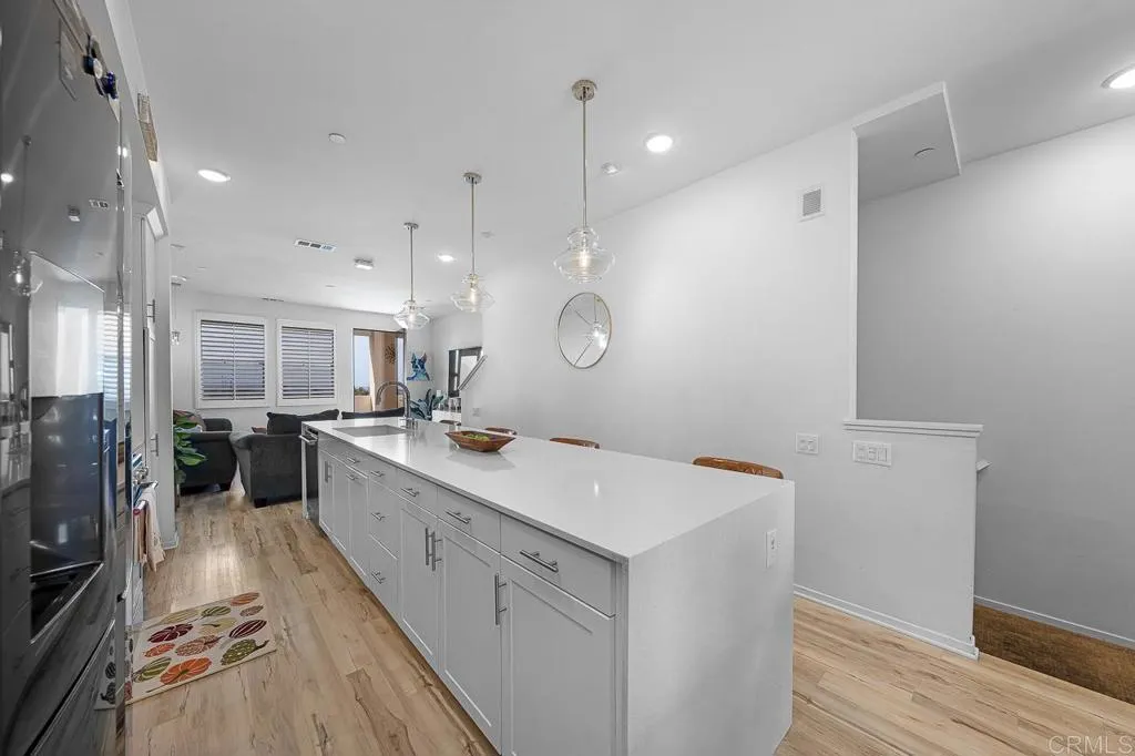 https://cdn.realtyfeed.com/cdn/127/306561422/f32fa6f2451e7e726b58838a68a126f1.webp
