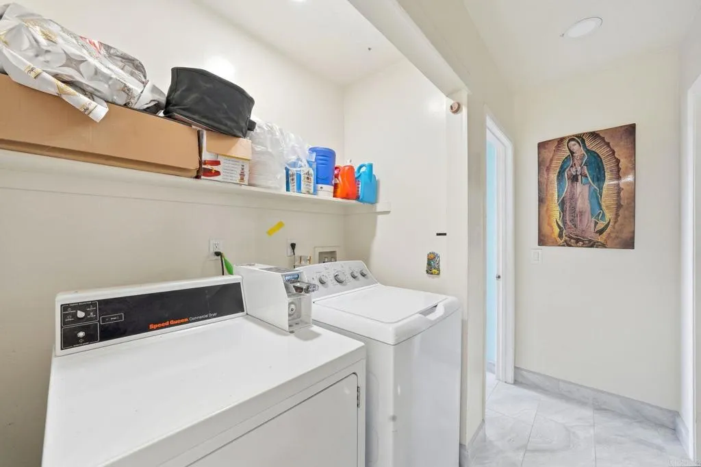 https://cdn.realtyfeed.com/cdn/127/306561483/b3506dcf2f4cec4738c53cd5fc1ee914.webp