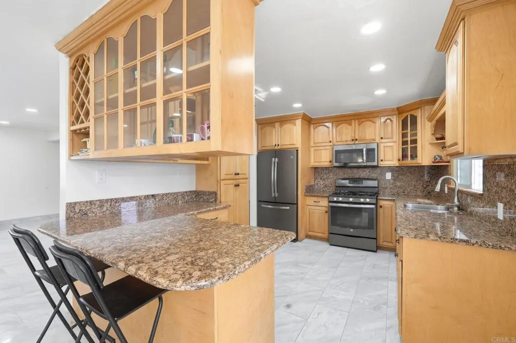 https://cdn.realtyfeed.com/cdn/127/306561483/b92a9afe7e4137bb6ec1749b607956d3.webp