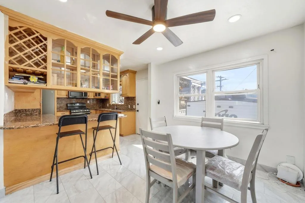 https://cdn.realtyfeed.com/cdn/127/306561483/ebc4afe50e766896ca8dd4a9f8c7dc9d.webp