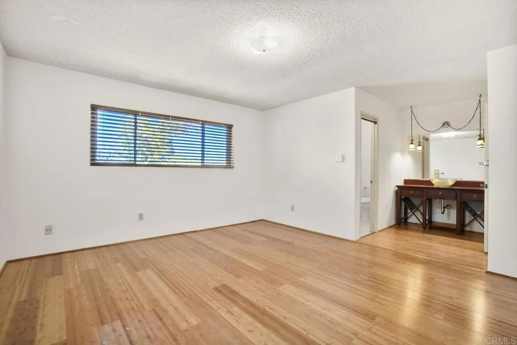 https://cdn.realtyfeed.com/cdn/127/306561491/97199d80125b9cf40684b74e5b489940.webp