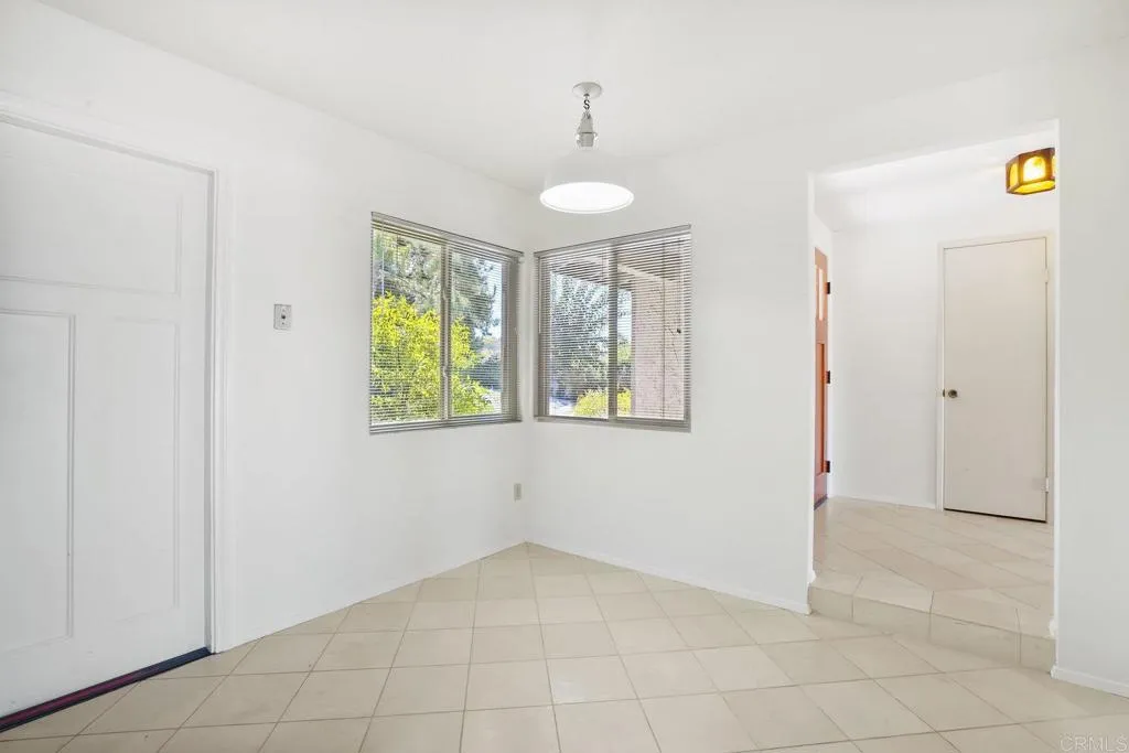 https://cdn.realtyfeed.com/cdn/127/306561491/c4e894f6116ccbfee761b100d0d3029d.webp