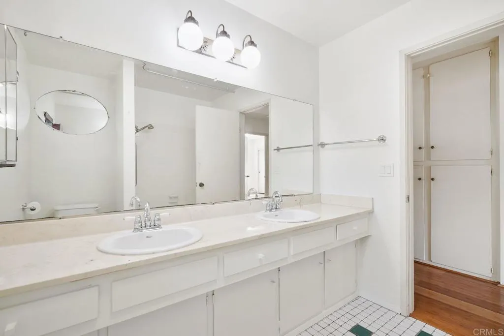 https://cdn.realtyfeed.com/cdn/127/306561491/f7bba370af0f0d843c14aa47870f7d47.webp