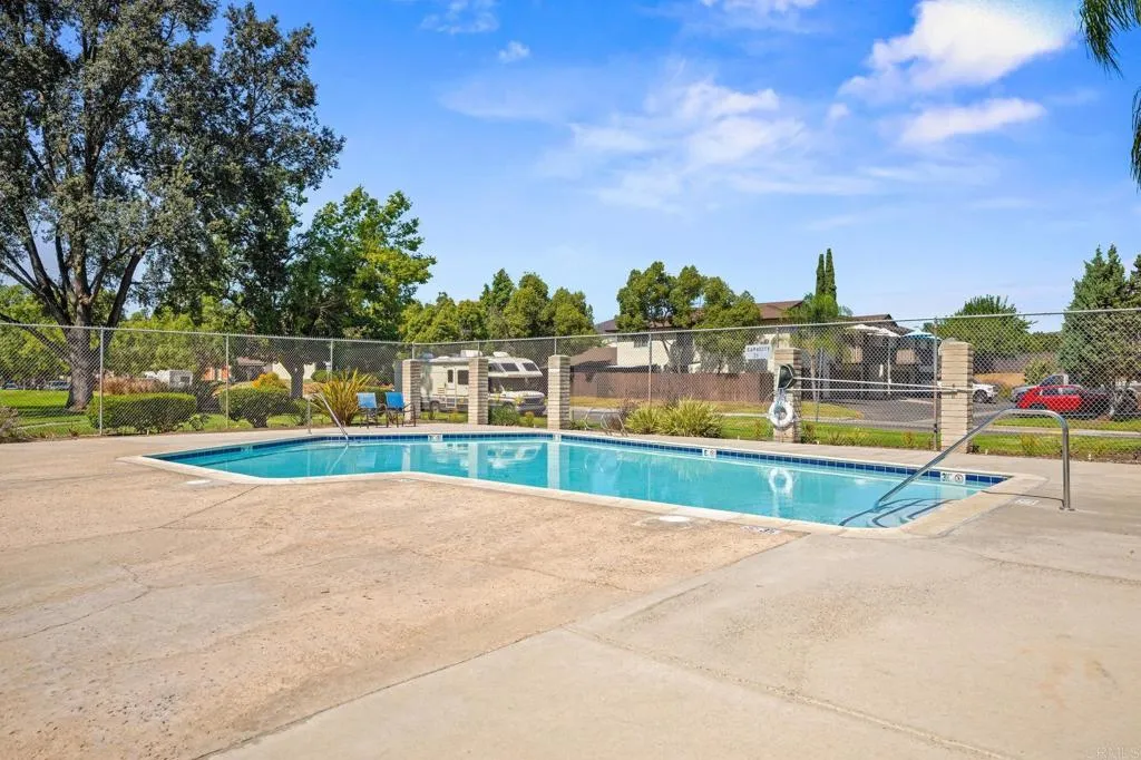 https://cdn.realtyfeed.com/cdn/127/306561570/807cfadcc16f9eb6162c1ffd765fcf42.webp