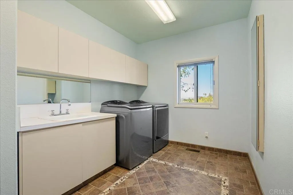 https://cdn.realtyfeed.com/cdn/127/306561671/3745d6f3cf62a984200da621366f5c9d.webp
