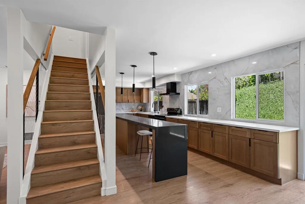 https://cdn.realtyfeed.com/cdn/127/306561676/5e63da2ed971d2fce33b0f4c117f04d1.webp