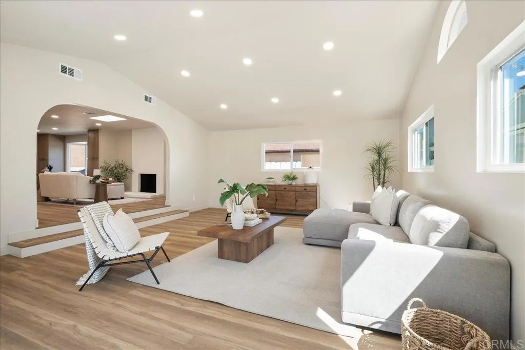 https://cdn.realtyfeed.com/cdn/127/306561683/8fbeaa567de951deb8eab2d18b4394ea.webp