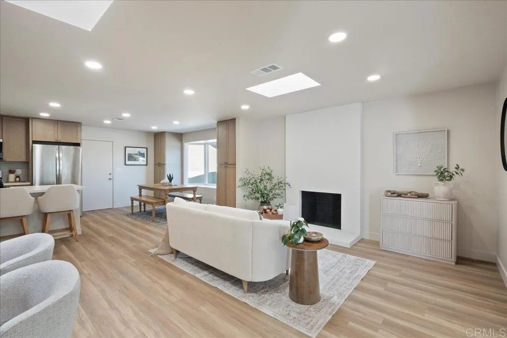 https://cdn.realtyfeed.com/cdn/127/306561683/b7f7e43cd16f3caff682e2ff577c7f8c.webp