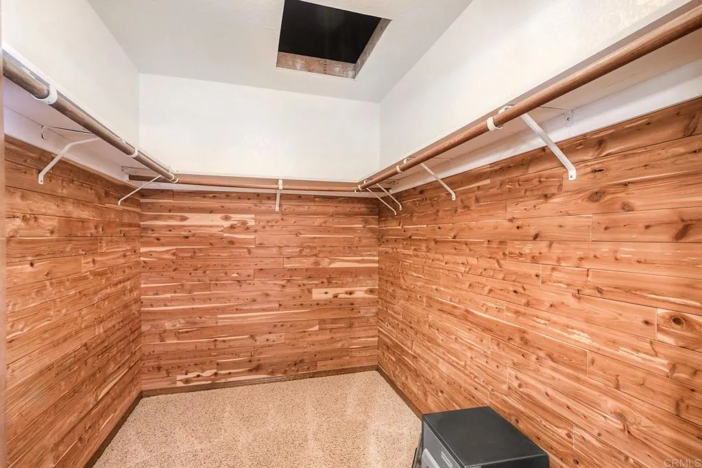 https://cdn.realtyfeed.com/cdn/127/306561724/9df92a4292e69b32c3e0a7845131c723.webp