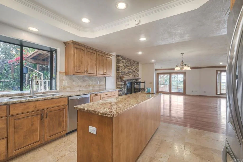 https://cdn.realtyfeed.com/cdn/127/306561724/f021c31f94288c1b8b05e8183ce4ed13.webp