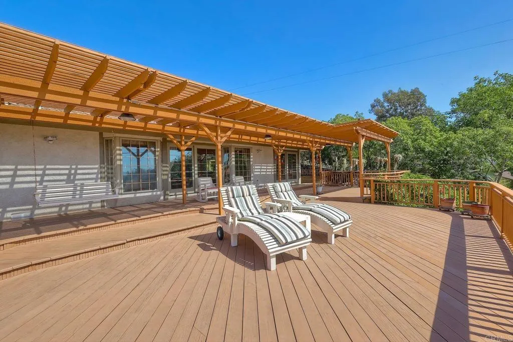 https://cdn.realtyfeed.com/cdn/127/306561724/f1ca2cfc3b55ca1311765fd969b10b99.webp