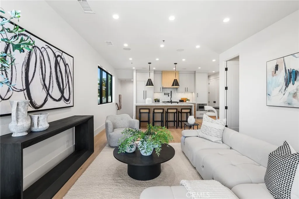 305 Fernleaf, Corona del Mar, CA 92625 - Photo 4 of 32, Corona Del Mar, CA