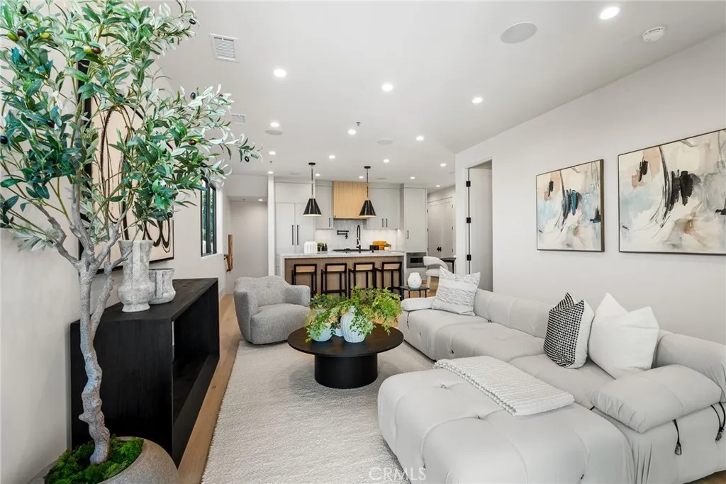 305 Fernleaf, Corona del Mar, CA 92625 - Photo 2 of 32, Corona Del Mar, CA