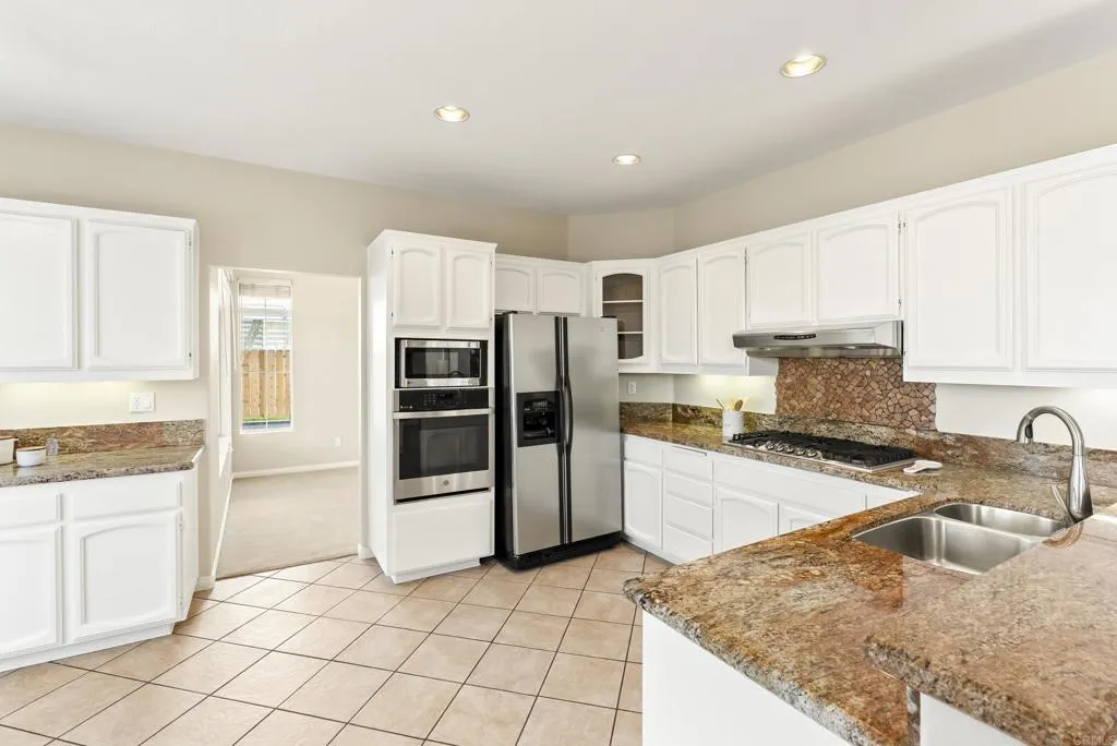 https://cdn.realtyfeed.com/cdn/127/306561886/ae5b62e995e382c46beee37a136e6c9b.webp