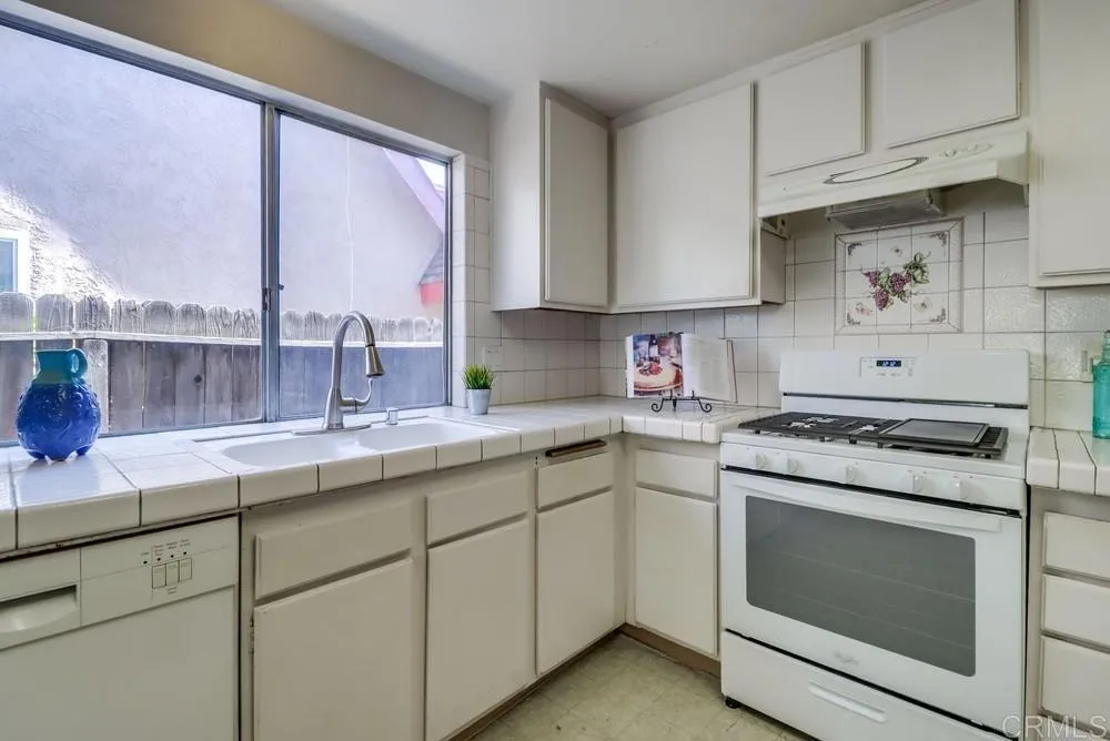 https://cdn.realtyfeed.com/cdn/127/306561896/3238fff27ad5892d4dc6ebb3aed1ef55.webp