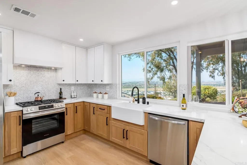 https://cdn.realtyfeed.com/cdn/127/306561906/35d161811340a9acb38f155bc78c1c94.webp