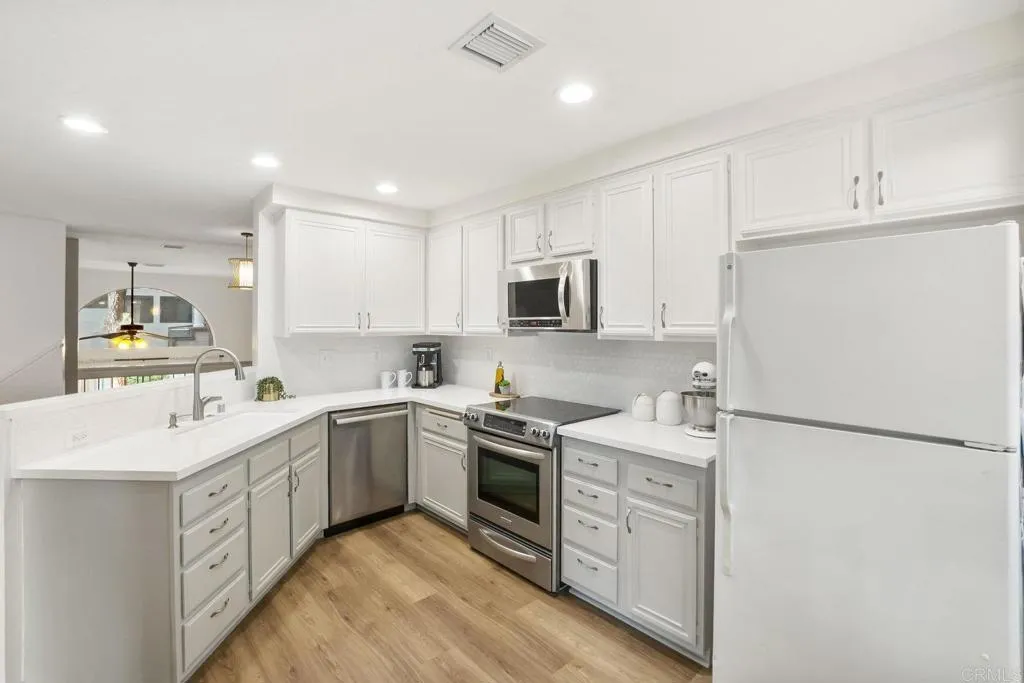 https://cdn.realtyfeed.com/cdn/127/306562103/c769c1766d9290be667f710a8155976b.webp