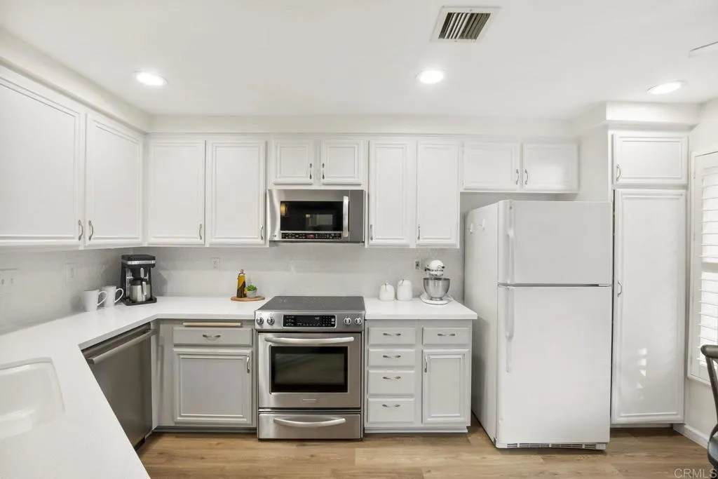 https://cdn.realtyfeed.com/cdn/127/306562103/de9329dc18487cca606651642da94188.webp