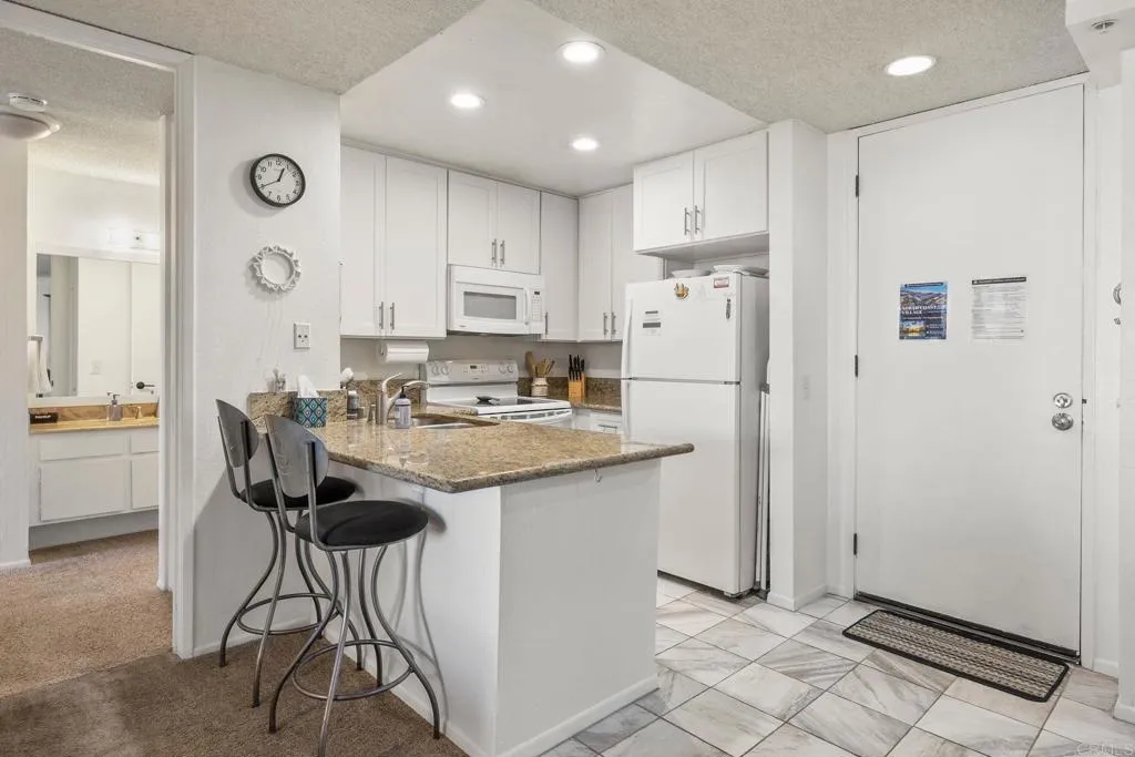 https://cdn.realtyfeed.com/cdn/127/306562126/ee74b5a26d1e267e38b889fa96907b8c.webp