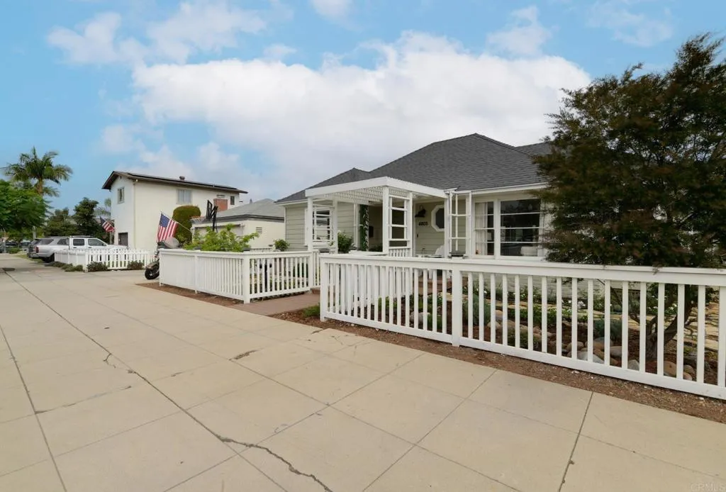 https://cdn.realtyfeed.com/cdn/127/306562226/23a41543c0d73506708160b10ce763d9.webp