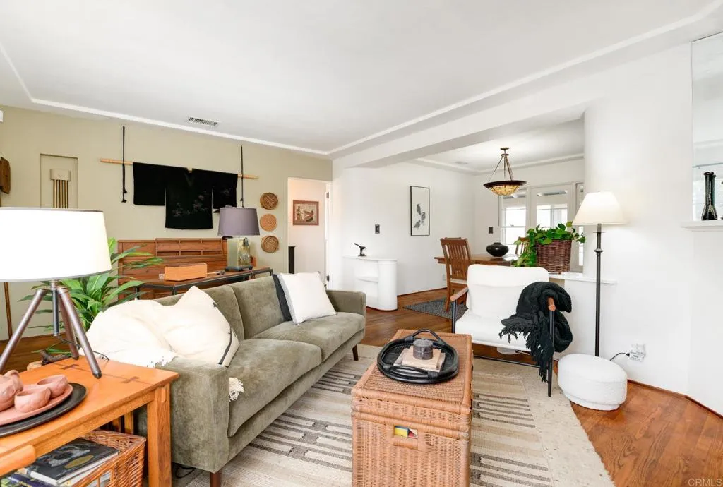 https://cdn.realtyfeed.com/cdn/127/306562226/4979044ead2f37438e727196f8d4494c.webp