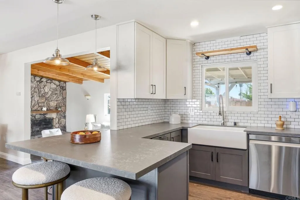 https://cdn.realtyfeed.com/cdn/127/306562232/5ea8ed1cc9f70d86a19cb230d8dde8f9.webp