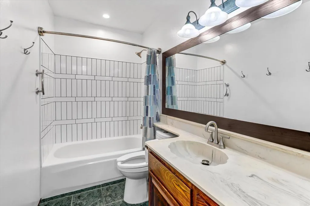 https://cdn.realtyfeed.com/cdn/127/306562235/4d2c8bed012adb67aa8acf1c4431326a.webp
