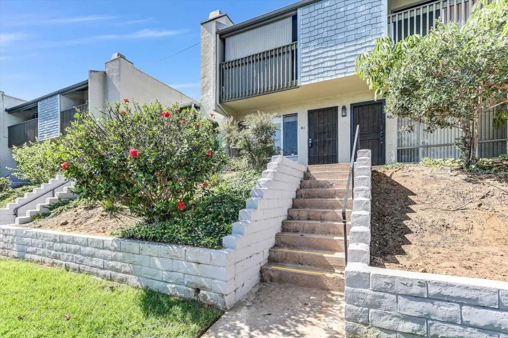 MLS: PTP2507684 Condo For Sale