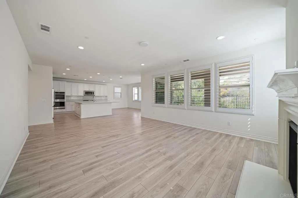 https://cdn.realtyfeed.com/cdn/127/306562319/5264bba688c31e76f9e2bcaad3b7710c.webp
