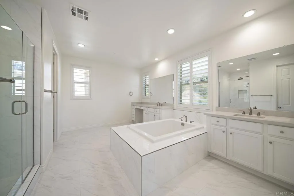 https://cdn.realtyfeed.com/cdn/127/306562319/566f2dce92cf4f2ba3030f681226cefb.webp