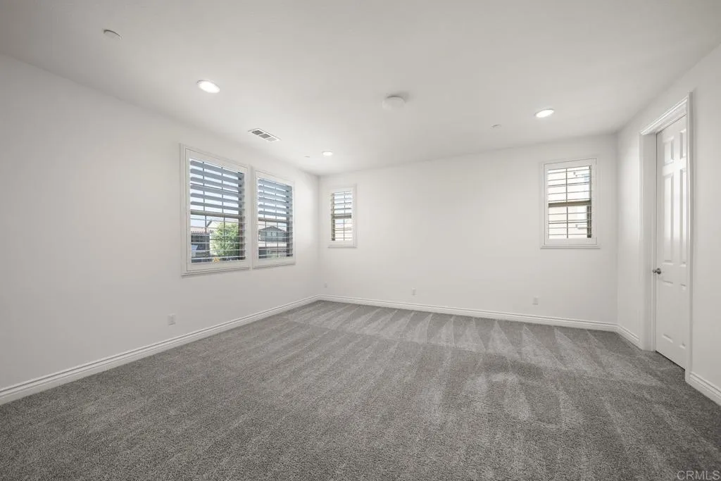 https://cdn.realtyfeed.com/cdn/127/306562319/62bdfd2d281a0aa7293d7ce03eba7990.webp