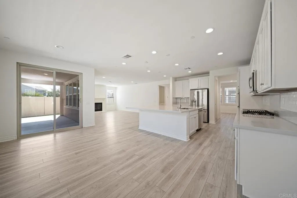 https://cdn.realtyfeed.com/cdn/127/306562319/bfe81b2d13b629dd811b84a218954dc9.webp