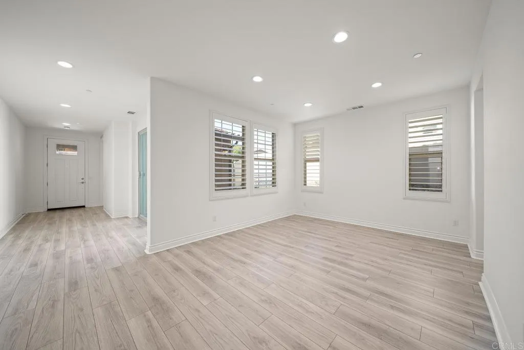 https://cdn.realtyfeed.com/cdn/127/306562319/ec45b91d25456f284d17a1985550935f.webp