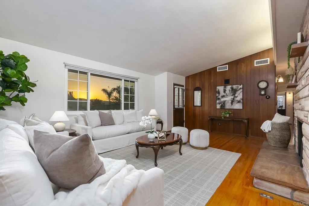 https://cdn.realtyfeed.com/cdn/127/306562348/651ce1eb35bc5379965dcf83f4bca1ad.webp