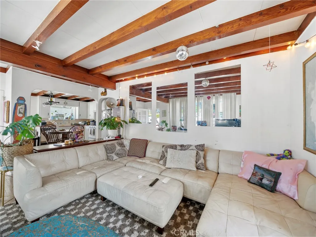 https://cdn.realtyfeed.com/cdn/127/306562366/866fa63f05d9d06de7b96e87c1d8ab64.webp