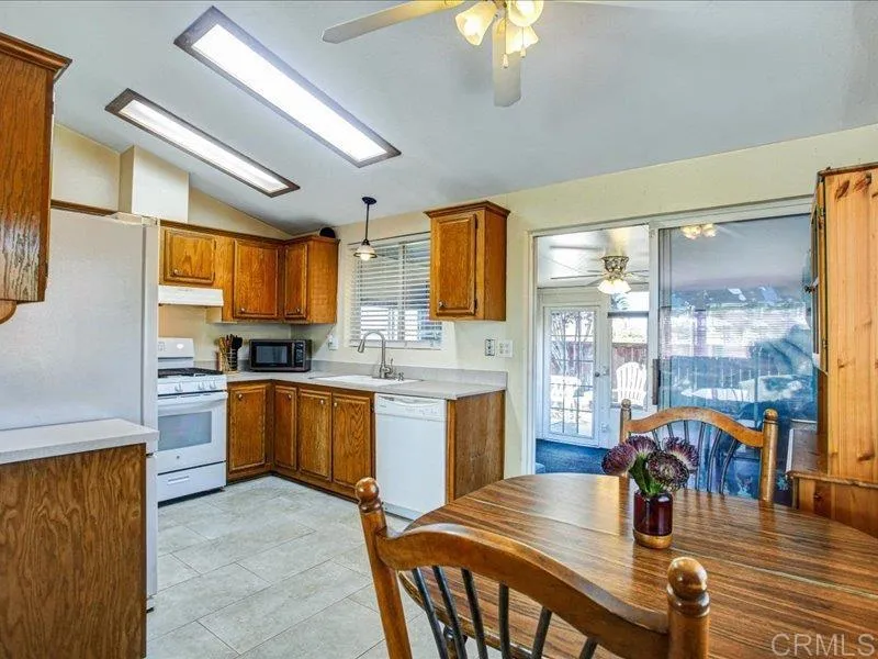 https://cdn.realtyfeed.com/cdn/127/306562378/a182d96cd35ff2cdf67cad41fd3c822f.webp