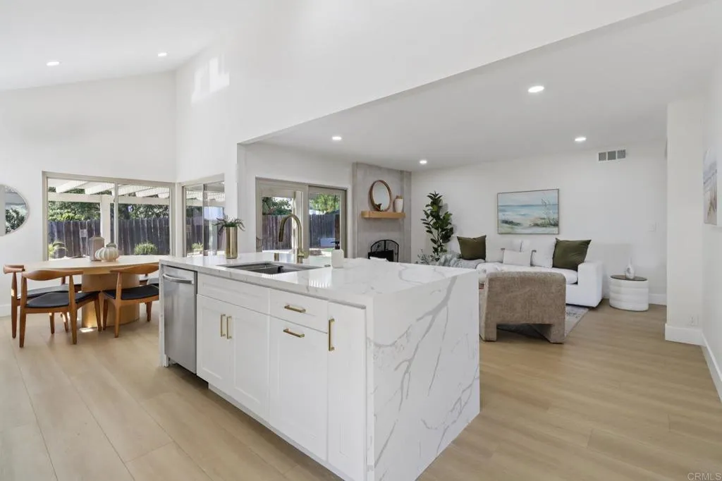 https://cdn.realtyfeed.com/cdn/127/306562385/8fd5f77f840fa2351d29c93202333eae.webp