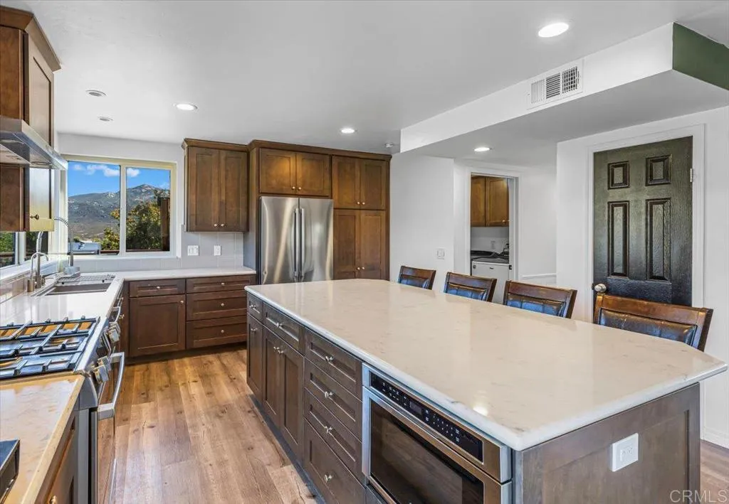 https://cdn.realtyfeed.com/cdn/127/306562400/504ef8ce8f466ae80adf550e474a88b9.webp