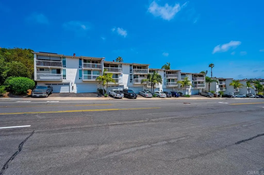 https://cdn.realtyfeed.com/cdn/127/306562460/ad4c95b5d5e24fcf5786628c4df5459b.webp