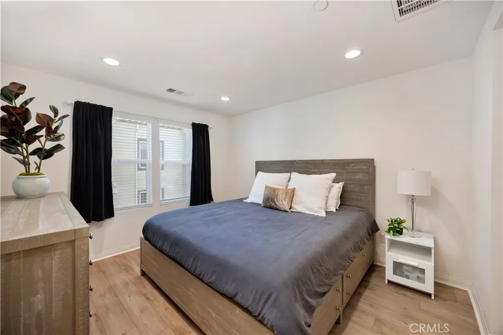 https://cdn.realtyfeed.com/cdn/127/306562465/7aa55259a4290894ad7e20cc36848f07.webp
