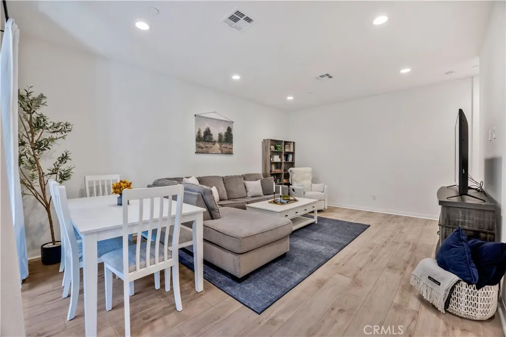 https://cdn.realtyfeed.com/cdn/127/306562465/fdeb26253ec3ea3c113b4738c3578160.webp