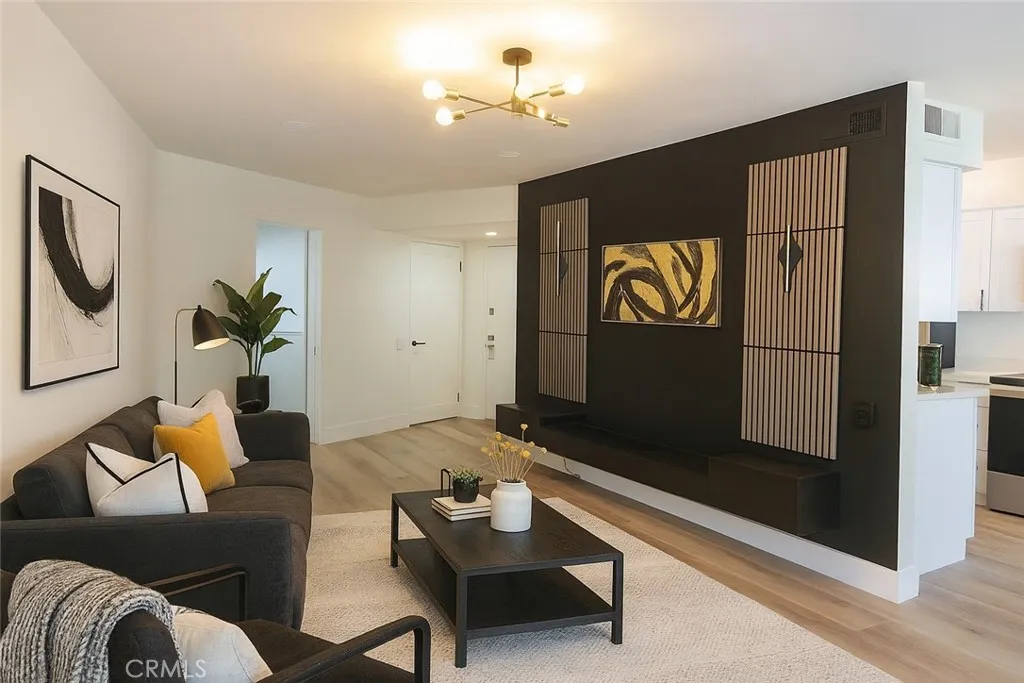 8490 Fountain Unit 306, West Hollywood, CA 90069