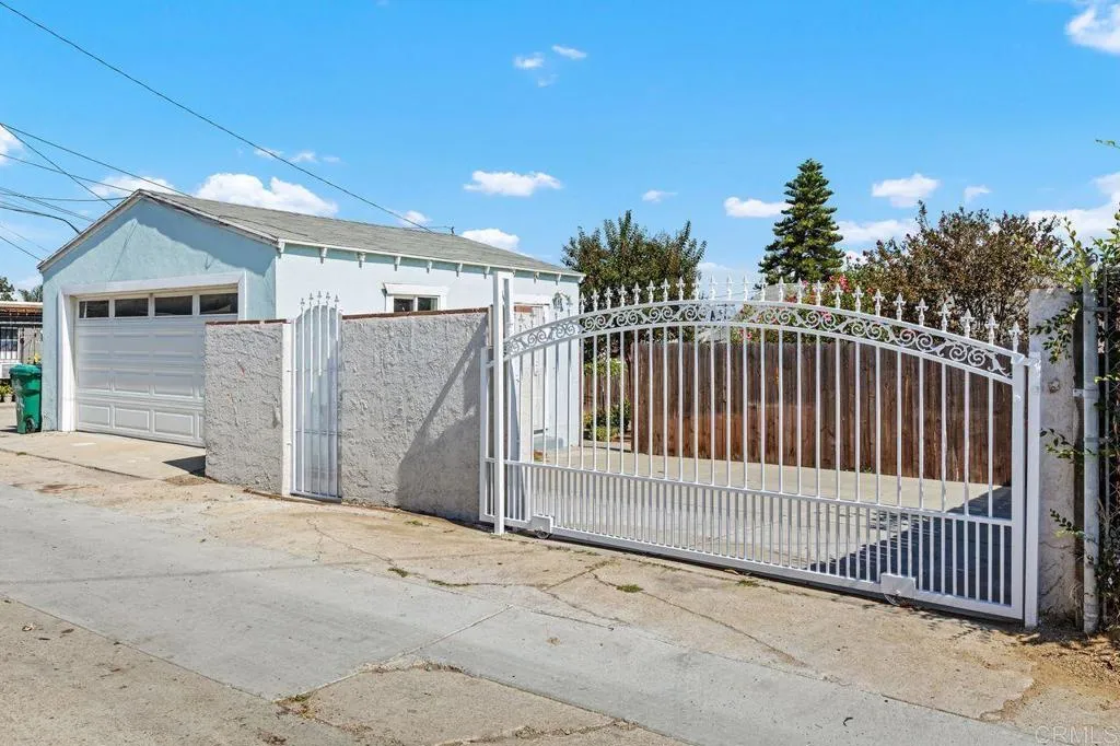 https://cdn.realtyfeed.com/cdn/127/306562474/d151f64f70b02ba5d90bdd8338817384.webp