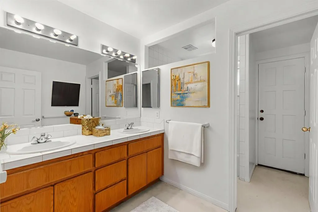 https://cdn.realtyfeed.com/cdn/127/306562509/4b21626c95fd8e86e052a935bfd628a8.webp